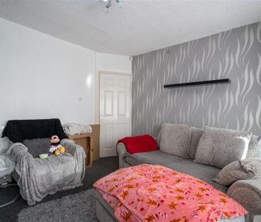 2 bedroom semi-detached house to rent - Photo 5