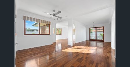 Spacious Family Home - Photo 3