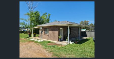 MODERN 2 bedroom GRANNY FLAT! Includes water - Photo 4