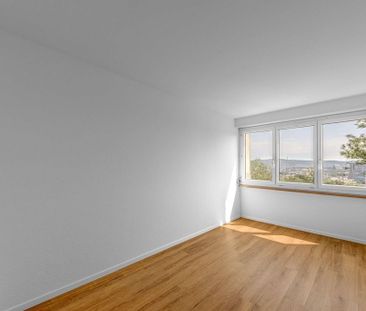 Ihr neues Zuhause mit urbanem Flair und wundervoller Aussicht! - Photo 1