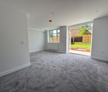 4 bedroom semi-detached house to rent - Photo 2
