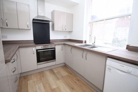 3 bedroom semi-detached house to rent - Photo 3