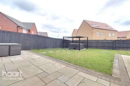 4 bedroom detached house to rent - Photo 2