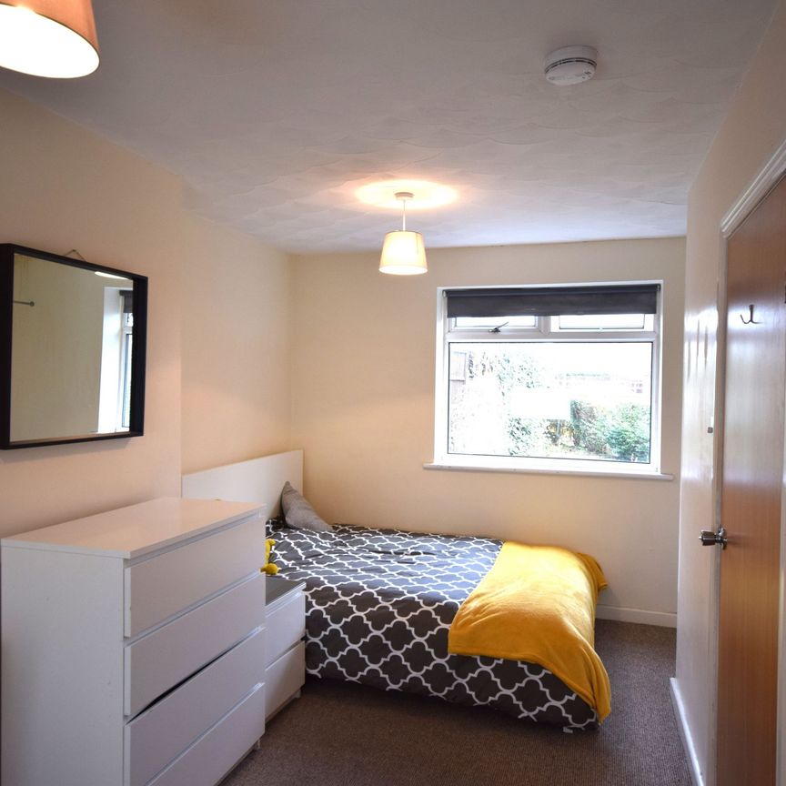 Large Double room-Horfield-Close to Hospital - Photo 1