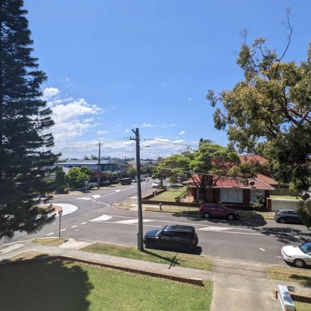 Well-Presented Two-Bedroom Unit Close to Beaches - Photo 4