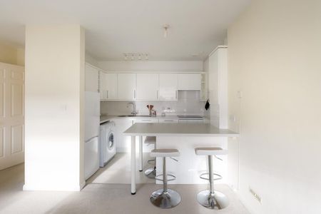 2 Bed Flat - Photo 2