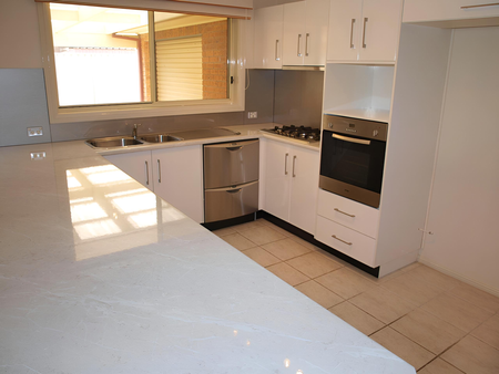 BEAUTIFULLY PRESENTED FAMILY HOME! - Photo 5