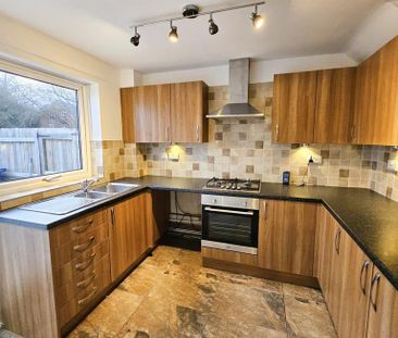 3 bedroom semi-detached house to rent - Photo 3