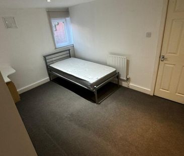 Room 1, Knowle Road, Burley, Leeds, LS4 2PJ - Photo 6