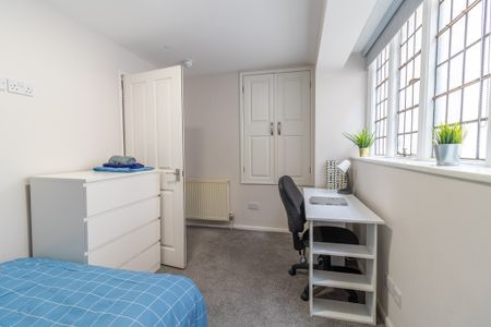 9 Bed Student Accommodation - Photo 5