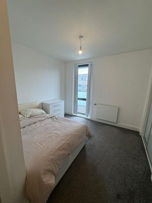 2 Bed Flat, Greater London, E14 - Photo 1