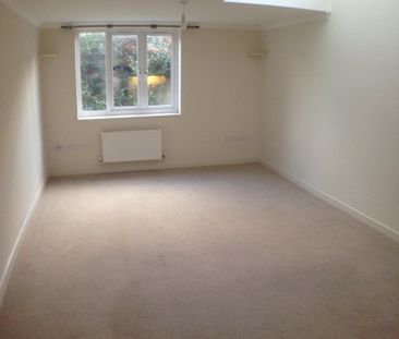 Three Bedroom Apartment to Rent in Taunton - Photo 4