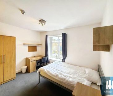 1 bedroom in a house share to rent - Photo 2