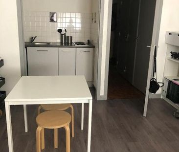 Location Appartement 1 pièce 35m² ST ETIENNE 42000 - Photo 3