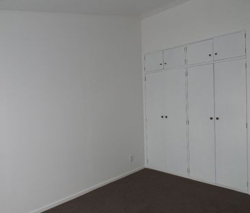 Beautifully renovated one bedroom upstairs unit, offering so many f... - Photo 2