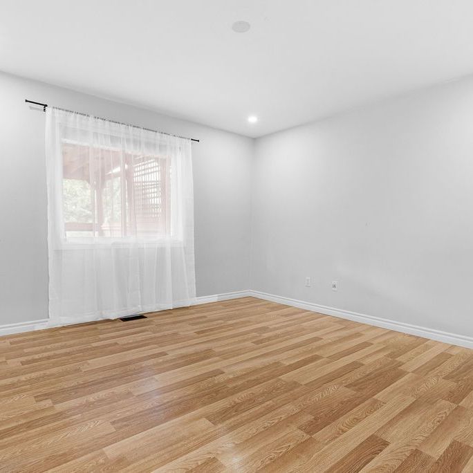 For Lease - 4 Champlain Boulevard, Kawartha Lakes, Ontario - Photo 1