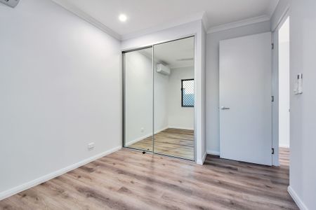 IMMACULATE MODERN HOME IN ONE OF ZUCCOLI'S MOST DESIRABLE POCKETS! - Photo 3