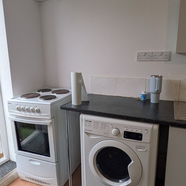 Studio Flat, Umberslade Road, B29 - Photo 1