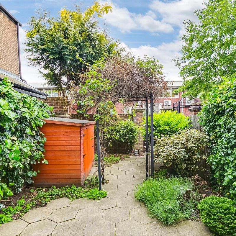 4 bedroom house in Peterborough Road - Photo 1