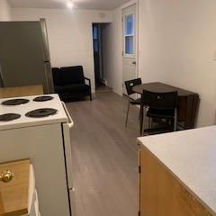 MiniMaisonNeuveAvecChambre&JardinStyleStudioArrVilleMarie5minMetroPapineauNOV1200$ToutInclusINTERNETpossibMeublesOUSemiMeubléPoêleFrigoLaveuseCHAUFFÉ - Photo 2