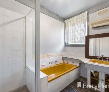 7 Murray Street, Melton South, Vic 3338 - Photo 6