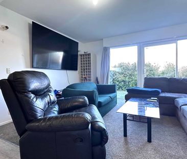 A Compact 3-Bedroom Home in Fernhill, Queenstown - Photo 5