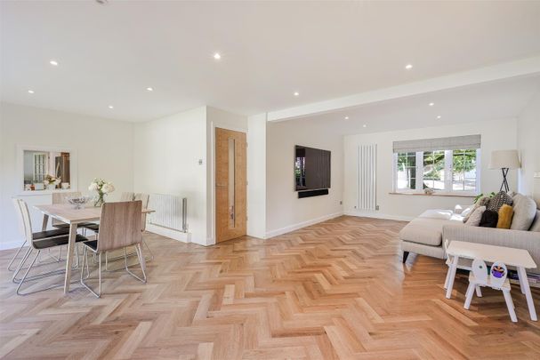 To Let 5 Bed House - Detached - Photo 1