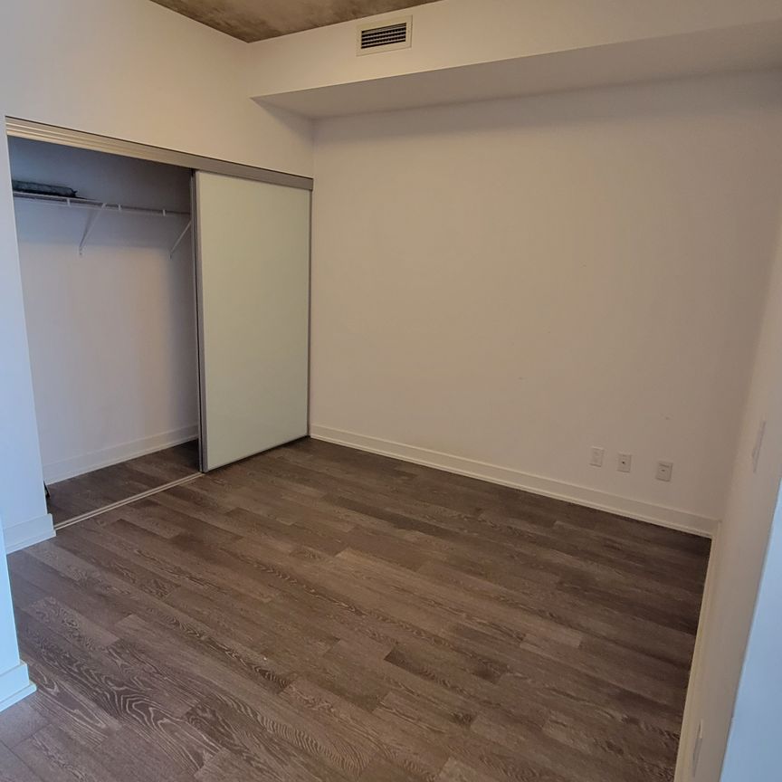 Large 1 BDRM + Large Den in Leslieville - Photo 1
