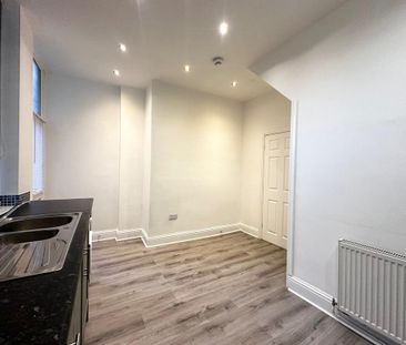 4 bedroom terraced house to rent - Photo 3