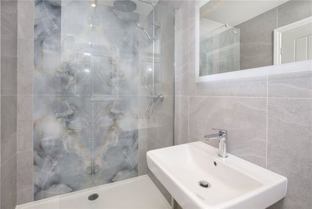 Brand new luxurious two bedroom two bathroom apartment with high specificattion throughout situated at the desirable south side of Harrogate - Photo 2
