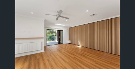 Luxurious 4-Bedroom Townhouse in Prime Location - Photo 3