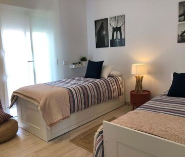 2 bedroom luxury penthouse for rent in Málaga, Spain - Photo 1