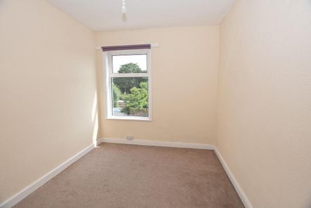 3 bedroom end of terrace house to rent - Photo 3