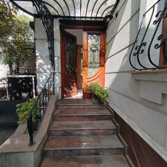 Zona Bd. Dacia imobil reprezentativ 9 camere - Fotografie 1