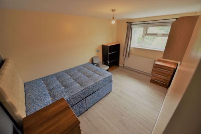 4 bedroom House in Monkbridge Street, Leeds - Photo 2