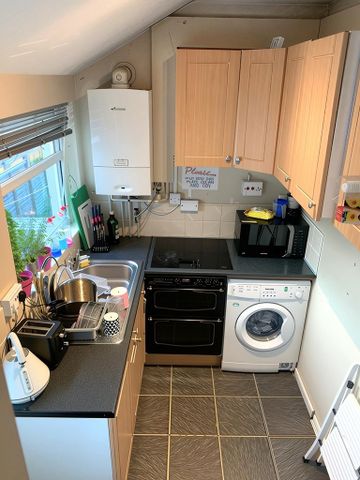 4 bedroom terraced house to rent - Photo 5