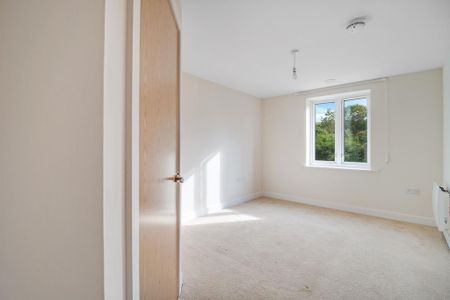 2 bedroom retirement property to rent - Photo 3