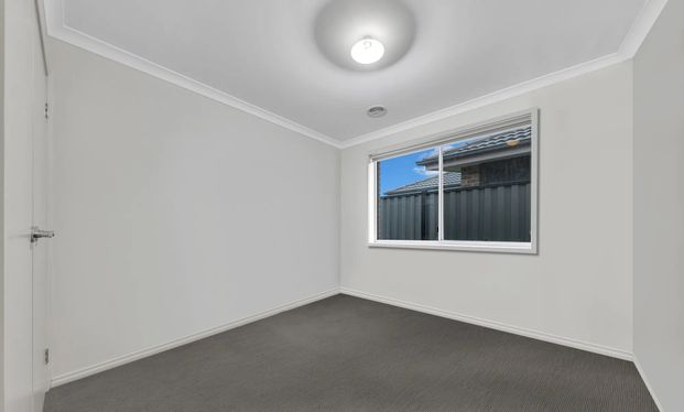 Modern Stunning Family Home! - Photo 1