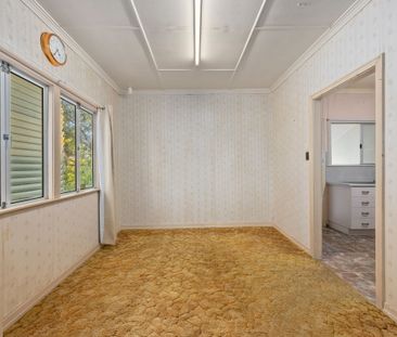 19 Russell St, Silkstone QLD 4304 - House For Rent | Domain - Photo 2