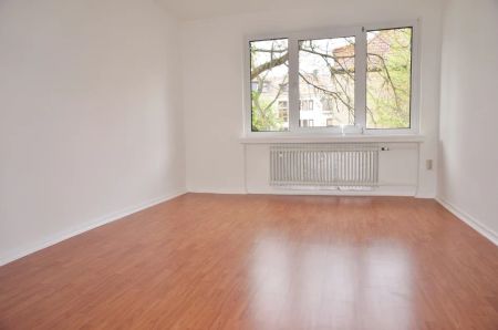 KUNZE: 5 Zimmer-Wohnung mehreren Balkonen in der Südstadt! - Photo 2