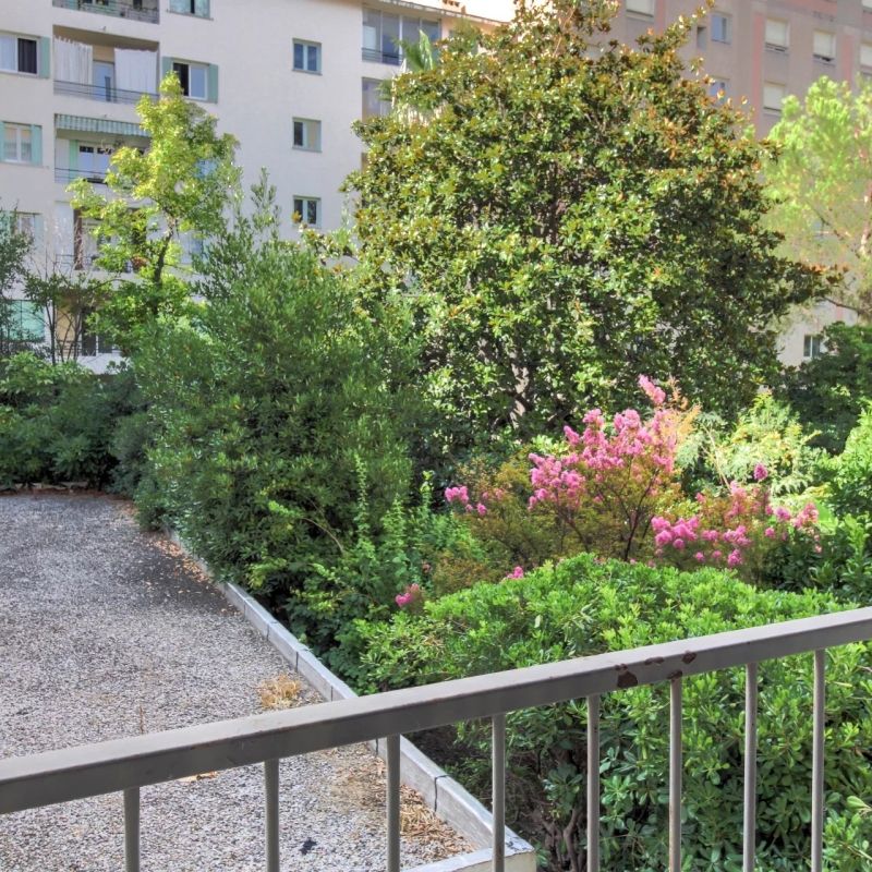 À louer – 2 pièces lumineux avec balcon et cave – - Photo 1