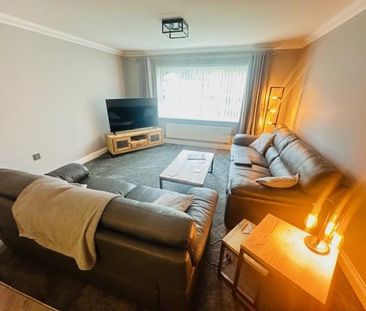 2 bedroom Flat To Let - Photo 2