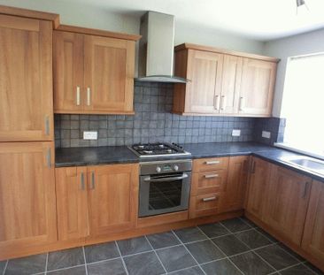 2 bedroom semi-detached house to rent - Photo 3