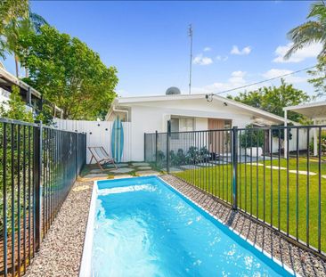 Beachside Charm – Renovated Home Just 400m to Mudjimba Beach - Photo 3