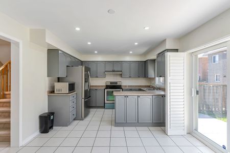 For Lease - 14 Galveston Crescent, Brampton, Ontario - Photo 4