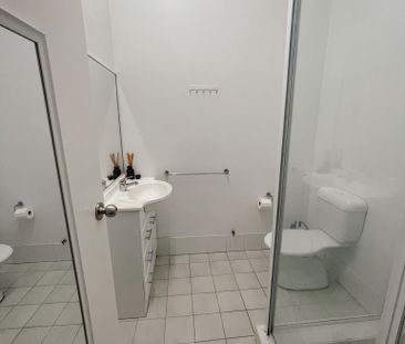 STUDIO APARTMENT - WARATAH - Photo 5
