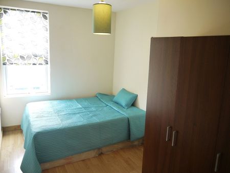 3 Bed Flat, Barking Road, E13 - Photo 2