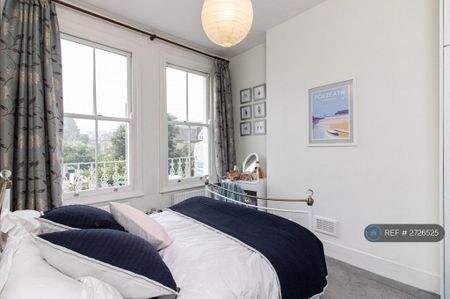 2 bedroom flat to rent - Photo 3