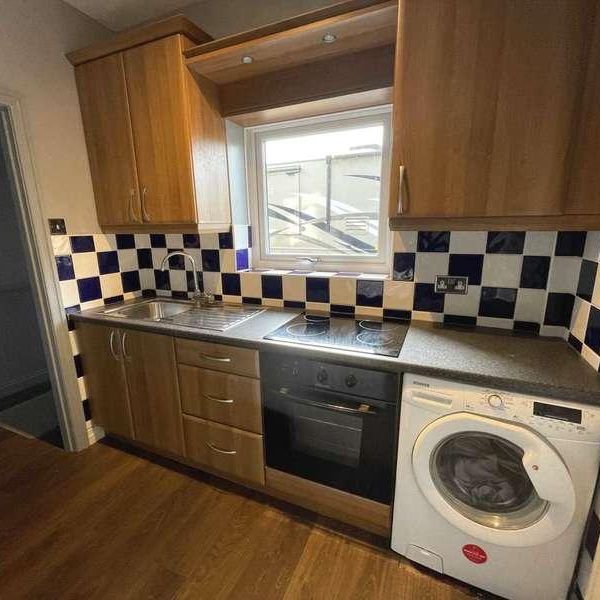 Lees Road, Ashton Under Lyne, OL6 - Photo 1