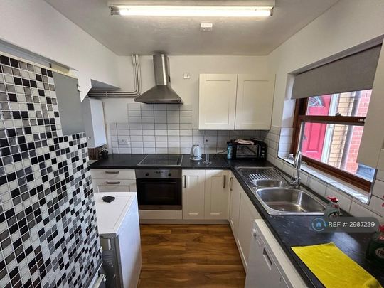 2 bedroom terraced house to rent - Photo 1